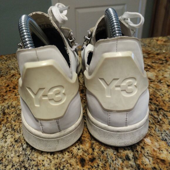 Athletic_Shoes